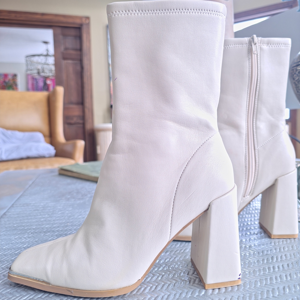Chinese Laundry Off-White Ankle Boots